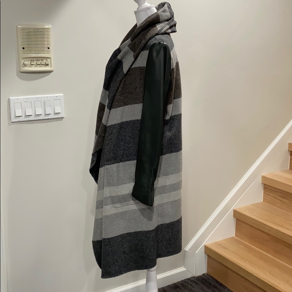 Coat - Picture 2 of 4